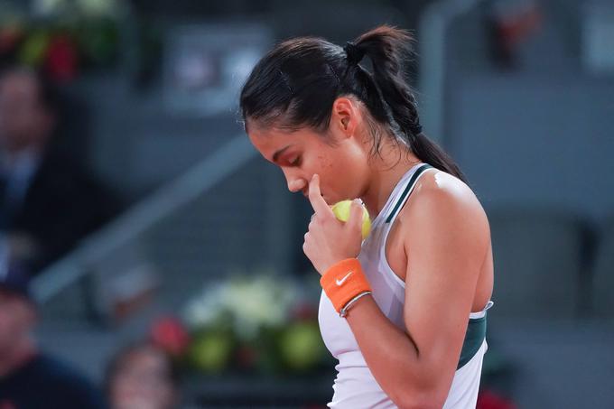 Emma Raducanu na turnirju v Madridu, na katerem se je morala posloviti v tretjem krogu. | Foto: Guliverimage/Vladimir Fedorenko