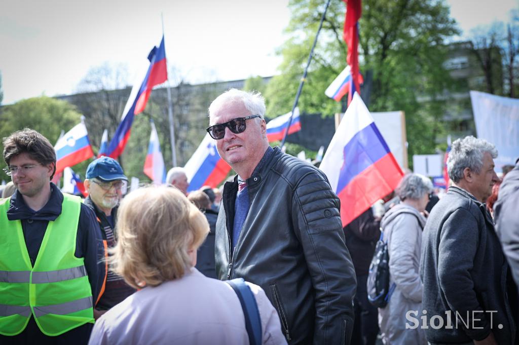 Protestni shod pred DZ-jem