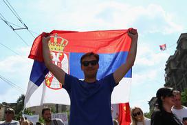 Protestniki pred poslopjem srbske vlade v Beogradu