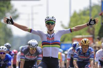 Izjemna prva etapa Dofineje, Tadej Pogačar sprintal do zmage!