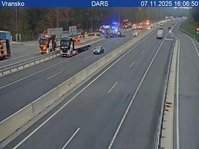 Zaradi prometne nesreče zaprt vozni pas na štajerski avtocesti