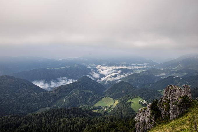 Krekova koča stoji tik pod Gladkim vrhom, na višini 1642 metrov, na vršnem slemenu Ratitovca. | Foto: Peter Podobnik