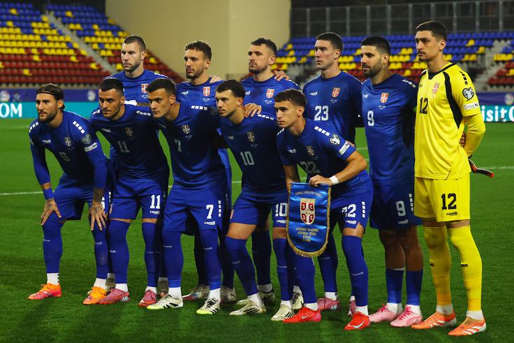 Srbi so v dvoboj v Andori vstopili kot favoriti, a se je prvi polčas končal z 1:1. Andora je povedla v 17. minuti z izjemnim zadetkom Silvaina Lopeza, ki je presenetil srbskega vratarja s strelom s skoraj polovice igrišča, dve minuti pozneje pa je Srbija po zaslugi avtogola gostiteljev izenačila na 1:1. | Foto: Reuters