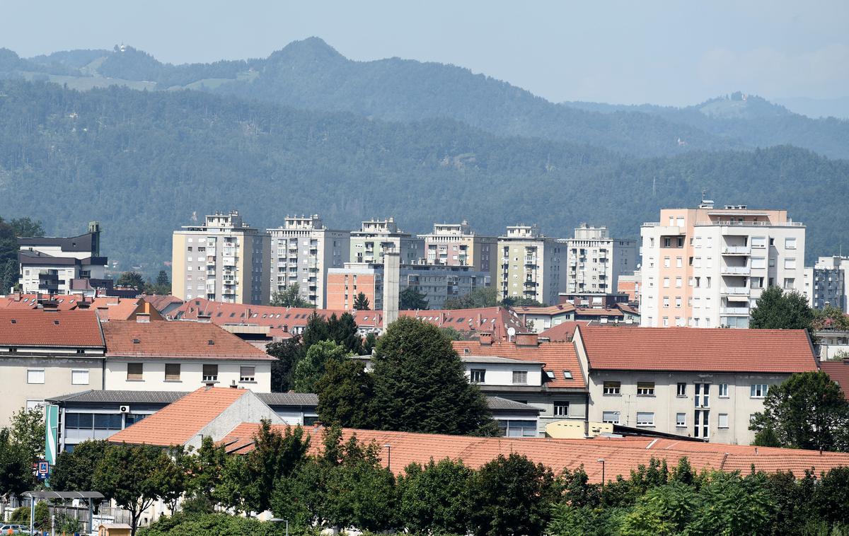 Bloki | Skupna vrednost kupoprodajnih pogodb za stanovanjske nepremičnine je bila 614 milijonov evrov. | Foto STA