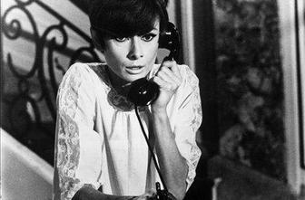 Obleko Audrey Hepburn na dražbi prodali za 72.000 evrov