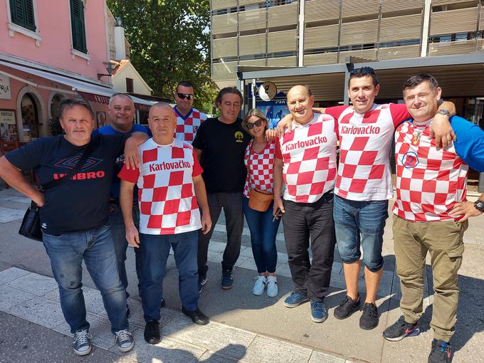 Navijači iz Karlovca napovedujejo visoko zmago hrvaške reprezentance. | Foto: A. T. K.