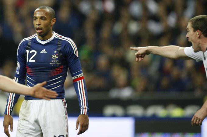 Takratni zvezdnik francoskega in tudi svetovnega nogometa se je po tekmi znašel v središču svetovne športne javnosti. | Foto: Reuters
