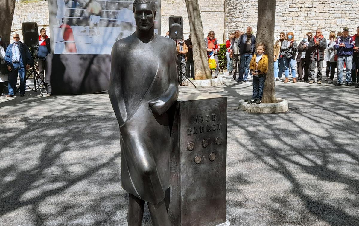 Mate Parlov spomenik | Legendarni Mate Parlov prejel v Pulju spomenik. | Foto Hina/STA