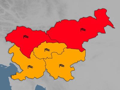 Silovit veter ohromil dele Slovenije, brez elektirke okoli 24 tisoč ljudi