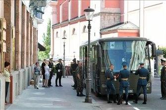 Nastop ruske garde pred Prešernovim trgom v Ljubljani