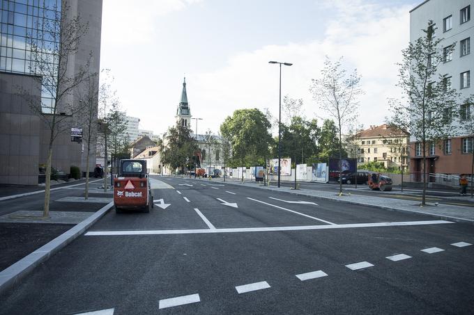 Del do Župančičeve ulice je sicer že končan in prevozen, a ostaja zaprt za motorni promet. | Foto: Ana Kovač