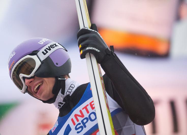 Andreas Wellinger in še nekateri nemški skakalci so skakali z dodatki na čeladi. | Foto: Sportida