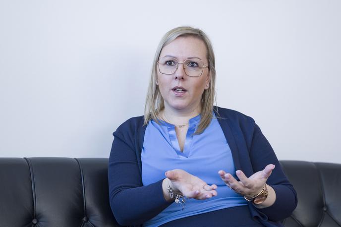 Mateja Čalušić | Čalušić je v izjavi po srečanju povedala, da so te varovalke dovolj močne, in poudarila pomen rednega poročanja s strani komisije. | Foto Ana Kovač