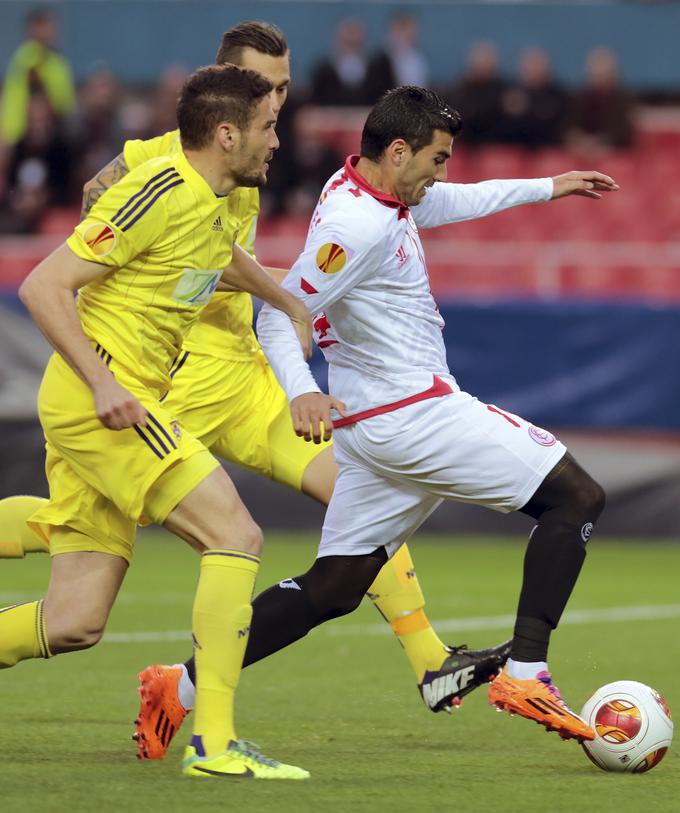 Jose Antonio Reyes v obračunu z Aleksandrom Rajčevićem. | Foto: Reuters