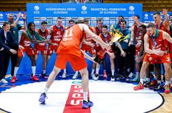 Cedevita Olimpija s trojko v zaključku tekme do šeste zaporedne superpokalne lovorike