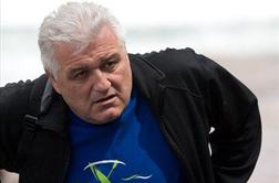 Kauzer starejši je raje spil liter vode