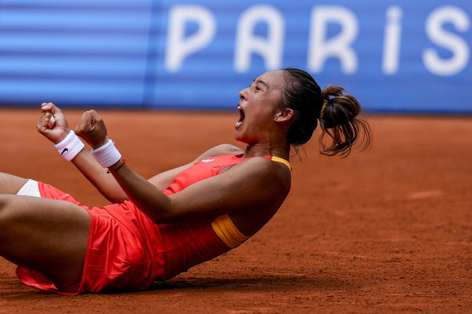 Za zlato olimpijsko odličje se v ženskem finalu merita Kitajka Qinwen Zheng ... | Foto: Guliverimage