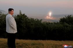 Severna Koreja izstrelila 130 topniških granat