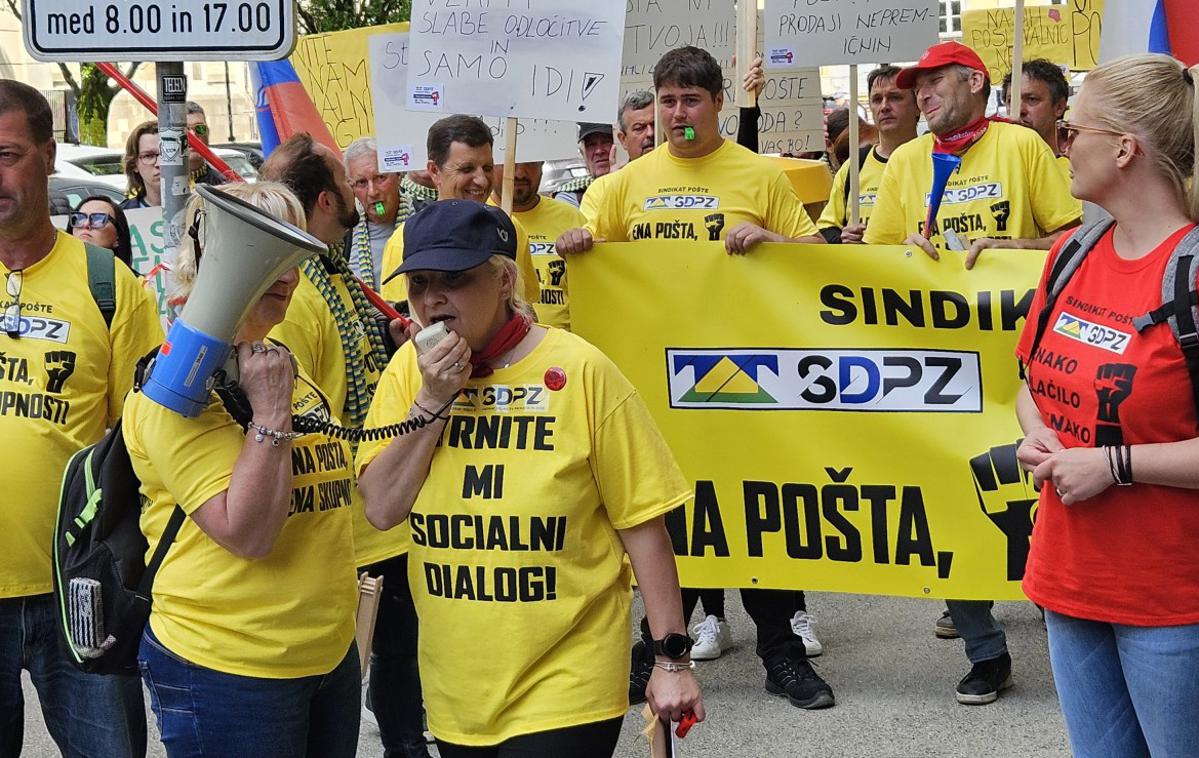 Protestni shod Sindikata delavcev pošte in zvez zaposlenih na Pošti Slovenije. | Foto STA