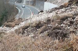 Cesta med Trbovljami in Zagorjem zaradi rušenja brežine ostaja zaprta