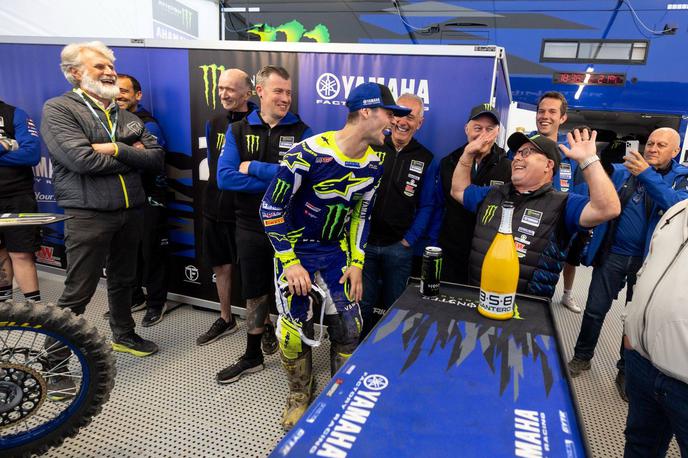 Hans Corvers Yamaha Trentino | Tako se je Hans Corvers po VN Trentina veselil s Timom Gajserjem. | Foto Yamaha Racing