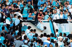 Groza v Argentini: bežal pred navijači in zgrmel v smrt #video