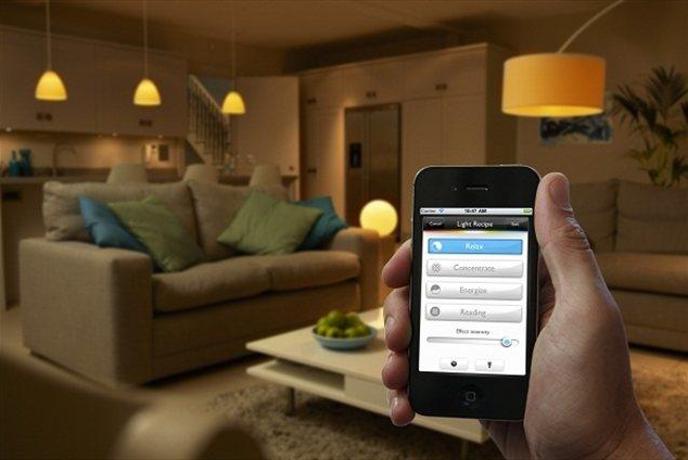 Philips Hue LED žarnica in iPhone za poljuben svetlobni ambient