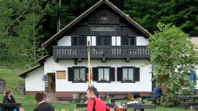 Dom dr. Franca Goloba na Čemšeniški planini (1120 m)
