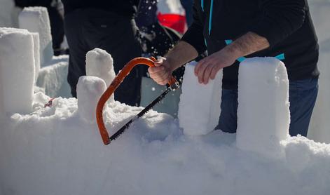 V Črni na Koroškem množično gradili snežne skulpture #video