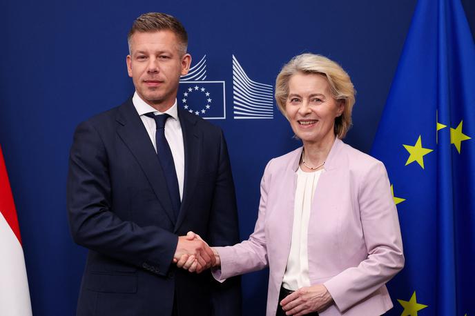 Peter Magyar in Ursula von der Leyen | Kot je po srečanju z madžarskim premierjem pojasnila von der Leyen, lahko Bruselj 10 milijard evrov iz evropskega sklada za okrevanje po pandemiji covida-19 sprosti na podlagi strukturnih reform na področjih boja proti korupciji, vladavine prava in javnega naročanja, ki se jih je nova madžarska vlada že lotila. | Foto Reuters
