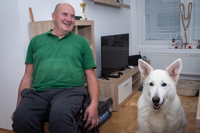 Feliks Burgar | Feliks Burgar ima le eno željo. To je, da se s psičko Lucy čim prej vrneta domov, v domačo hišo v Mengeš. | Foto Gaja Hanuna