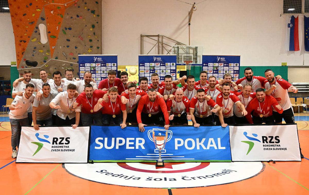 Slovan superpokalna lovorika | Slovan, ki ga vodi selektor slovenske članske rokometne reprezentance Uroš Zorman, je prišel do prve lovorike v sezoni. | Foto Rokometna zveza Slovenije