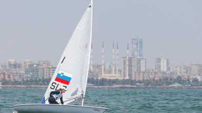 Jadralke razreda laser v Omanu lovijo olimpijske vozovnice