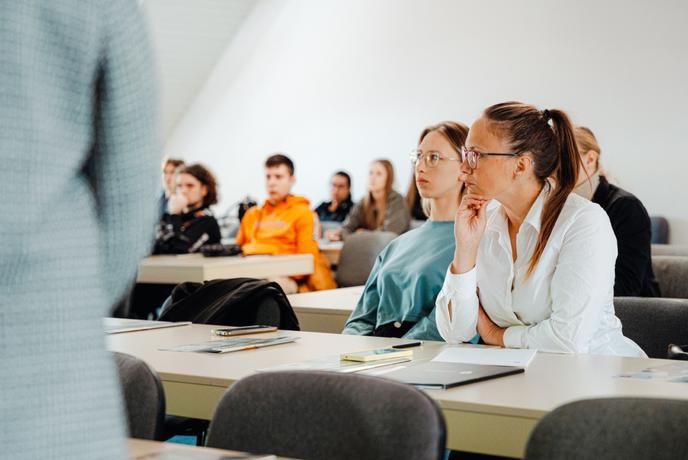 Letos je zadnja priložnost: ob študiju na Academii lahko pridobite do 2.755 evrov povračila šolnine