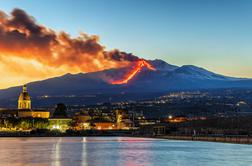 Napeto na Siciliji, zaradi vulkana zaprli letališče #video