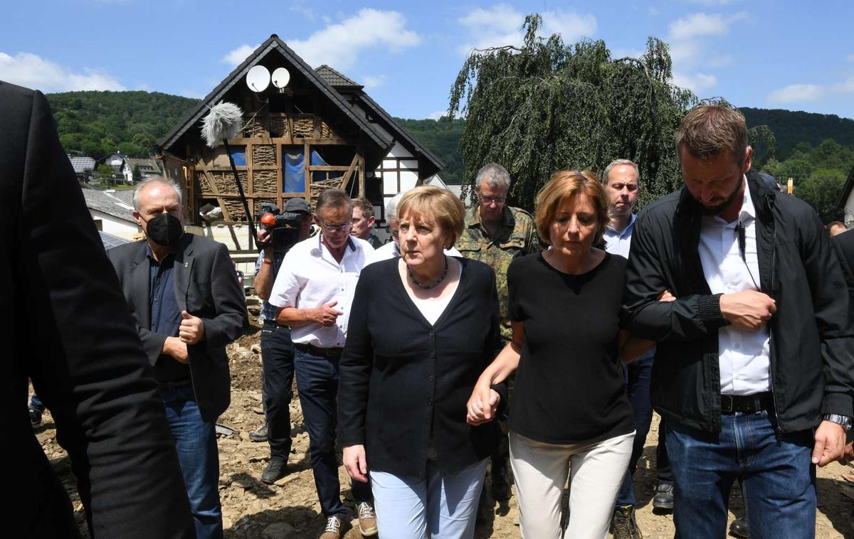 Angela Merkel | Merklova je ob obisku kraja Bad Münstereifel v Severnem Porenju-Vestfaliji dejala, da bodo naredili vse, da bo denar čim prej prišel do ljudi. | Foto STA