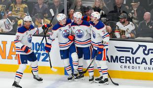 Edmonton in Carolina do uvodnih zmag v NHL