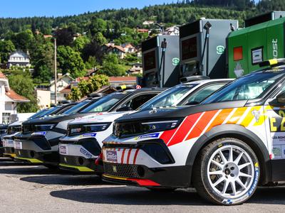 Opel ima mobilne polnilnice za reli: električni dirkalniki brez dodatnih postankov