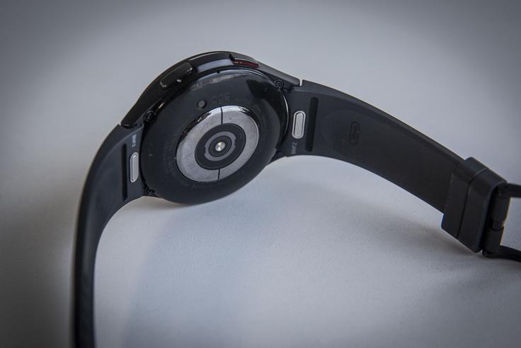Zdravstveni senzorji na zadnji strani pametne ure Samsung Galaxy Watch6 Classic | Foto: Bojan Puhek