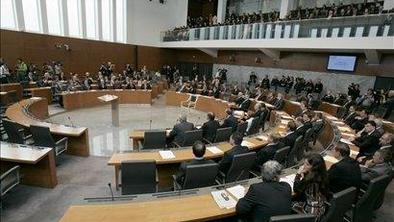Poslanec ne more biti član nadzornega organa gospodarske družbe