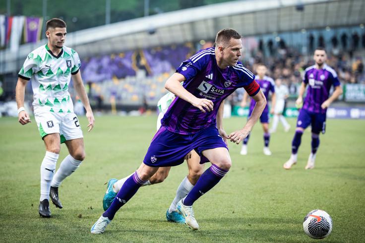 Slovenskemu reprezentantu Iličiću, ki bo konec meseca dopolnil 37 let, ne manjka motivacije za nadaljevanje nogometne kariere. | Foto: Jure Banfi/alesfevzer.com