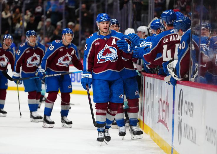 Mikko Rantanen je dosegel tri gole za zmago Colorada. | Foto: Reuters