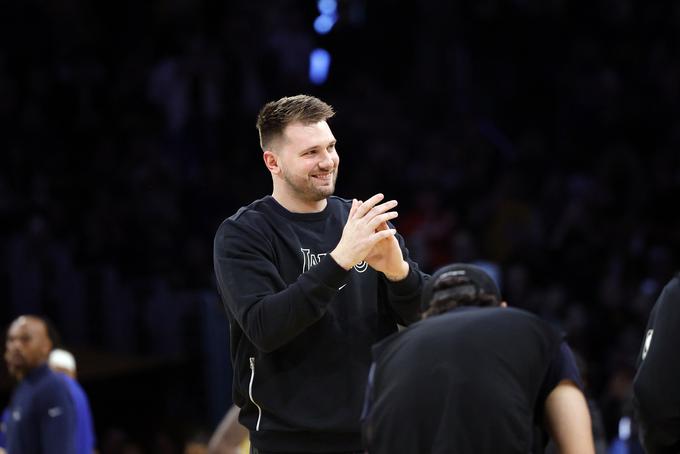 Luka Dončić se je prvič predstavil navijačem Jezernikov v domači dvorani v klubski opremi LA Lakers. | Foto: Guliverimage