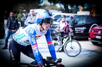 Ganna upravičil pričakovanja, Roglič le devet sekund za enim od tekmecev za Neptunov trizob