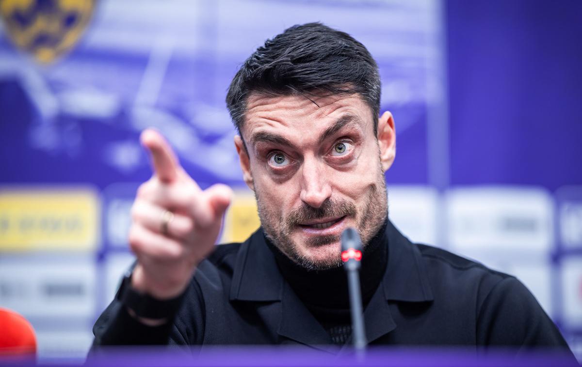 Albert Riera | Albert Riera želi pomagati slovenskemu nogometu in popeljati Celje v ligaški del evropskega tekmovanja, a opozarja na pomanjkanje sreče z žrebom, ki mu je namenil zahtevnega tekmeca. | Foto Jure Banfi