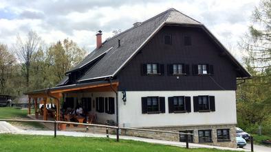 Dom na Šmohorju (784 m)