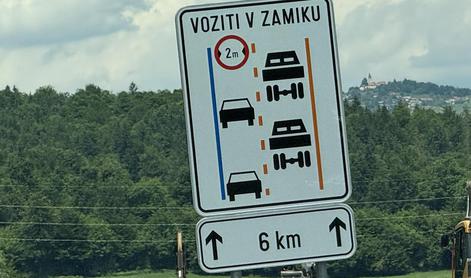 Če bi vsi res peljali 60 km/h? To se dogaja okrog novega prometnega znaka.