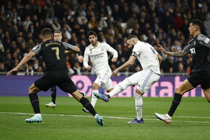 Elche Real Madrid Karim Benzema | Real Madrid je nadigral Elche. Karim Benzema je dvakrat zadel že v prvem polčasu. | Foto Reuters