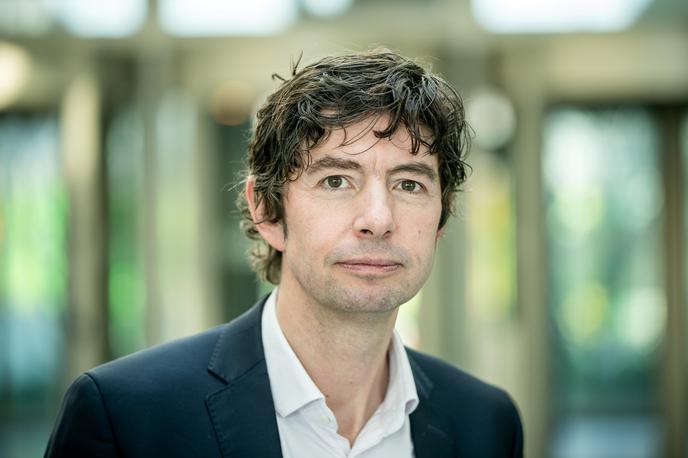 Christian Drosten | Christian Drosten je vodja inštituta za virologijo na berlinski Charite. Skupaj s svojimi sodelavci je že januarja razvil test za odkrivanje okužb z novim koronavirusom in čez noč v Nemčiji postal medijska zvezda. | Foto Reuters