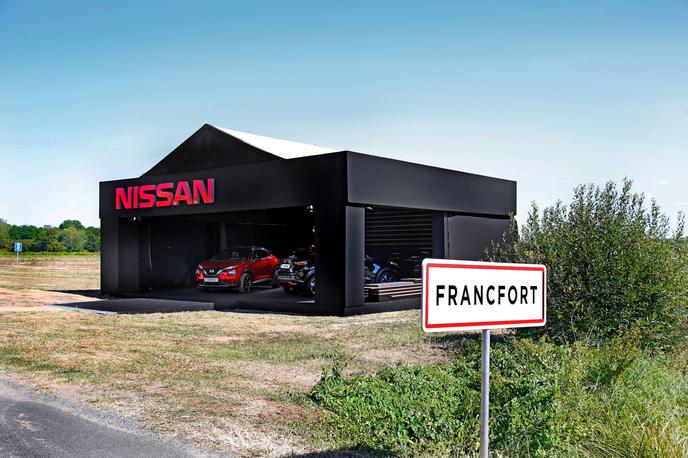 Nissan juke | Nissanov razstavni prostor v francoski vasici Francfort. | Foto prepov